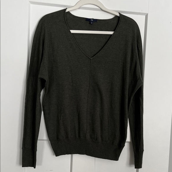 GAP Olive Green Women's V-Neck Sweater - Size XS - Like new - Picture 2 of 9